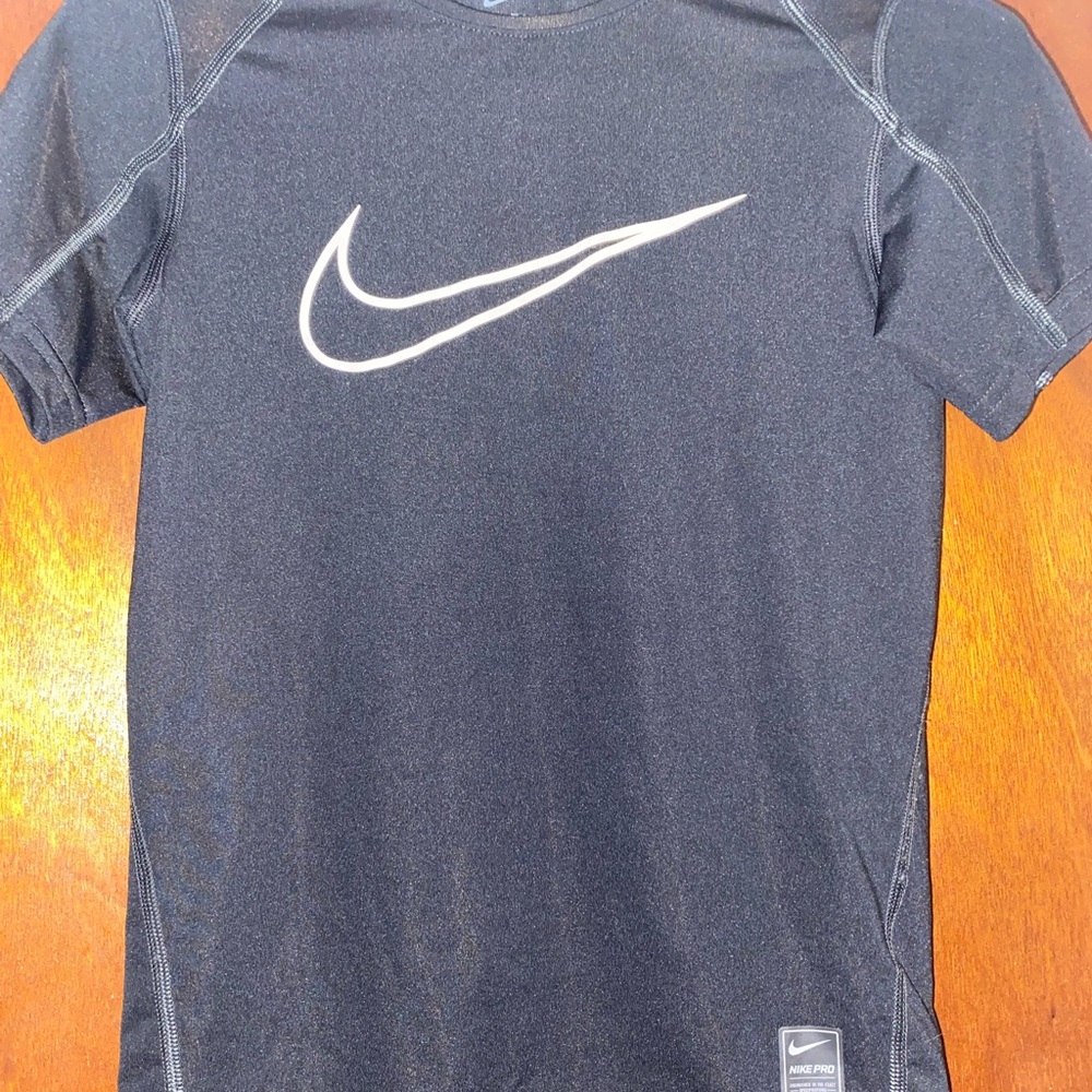 Nike boys shirt Med